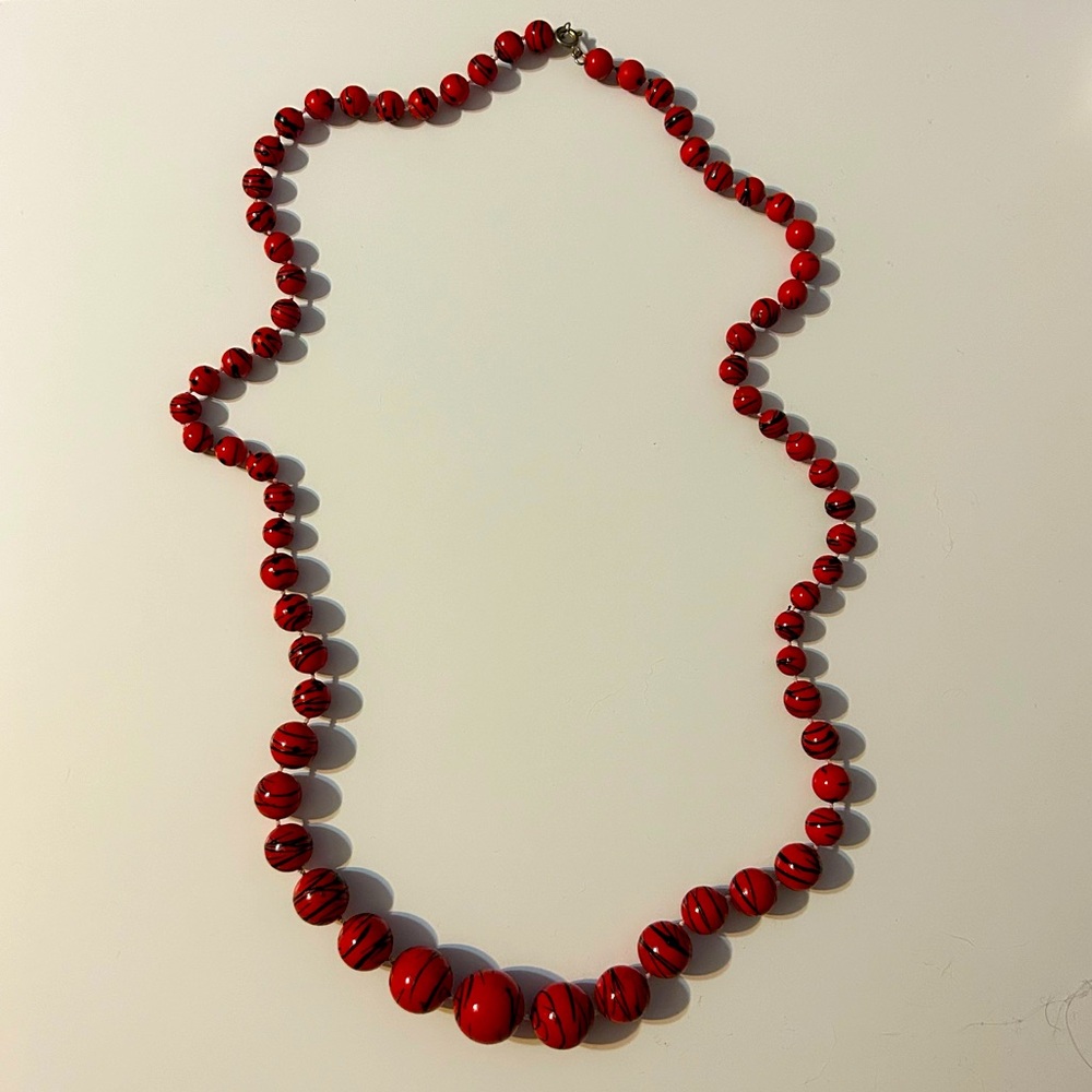 💍 5/$10 red and black beaded necklace